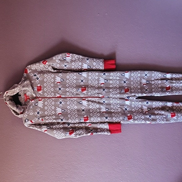 Matching Women's Polarbear Pajamas - Picture 4 of 17